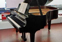 Picture of our Boston grand piano in the music school Ohrpheo